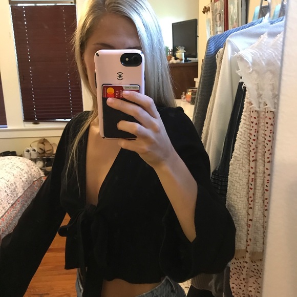 Cute black top - Picture 3 of 3